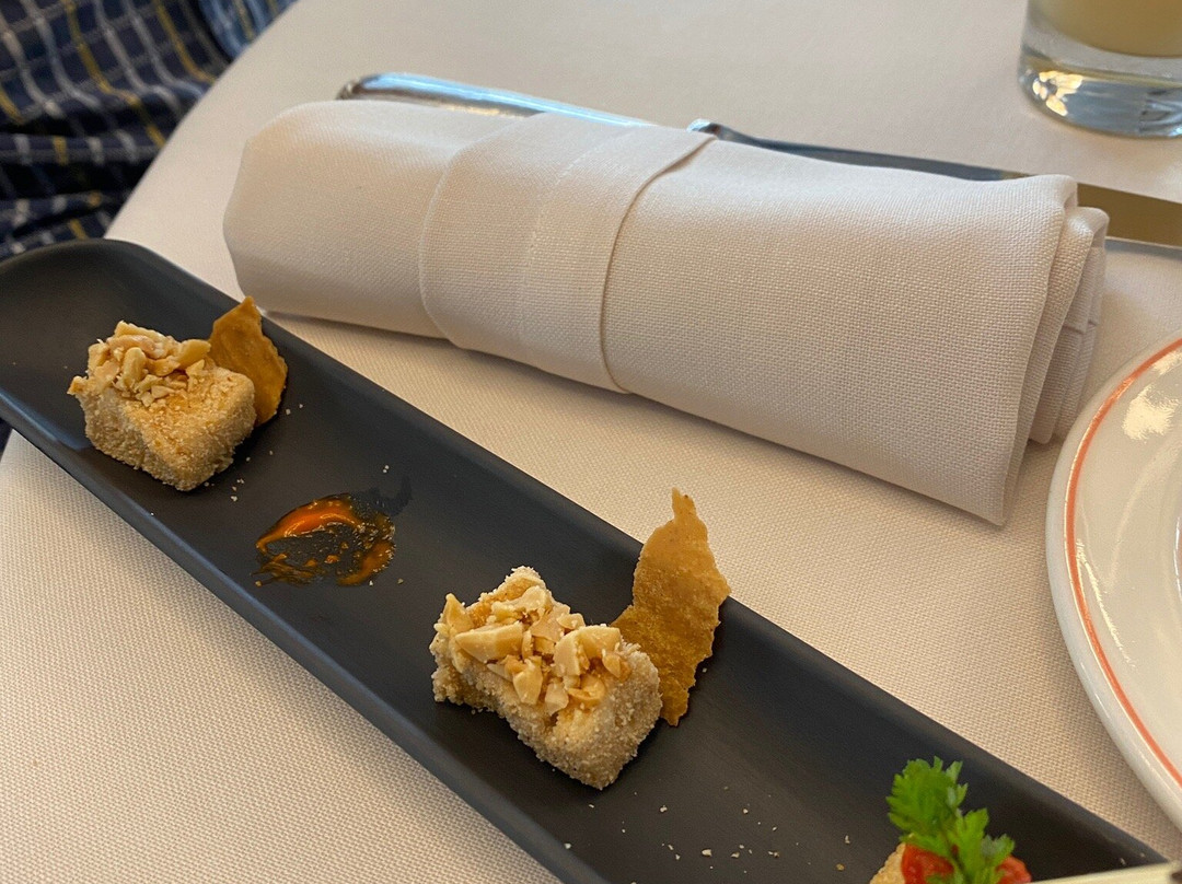 Hotel Les Pyrenees主图