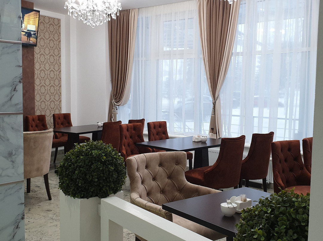 塔拉伊酒店主图