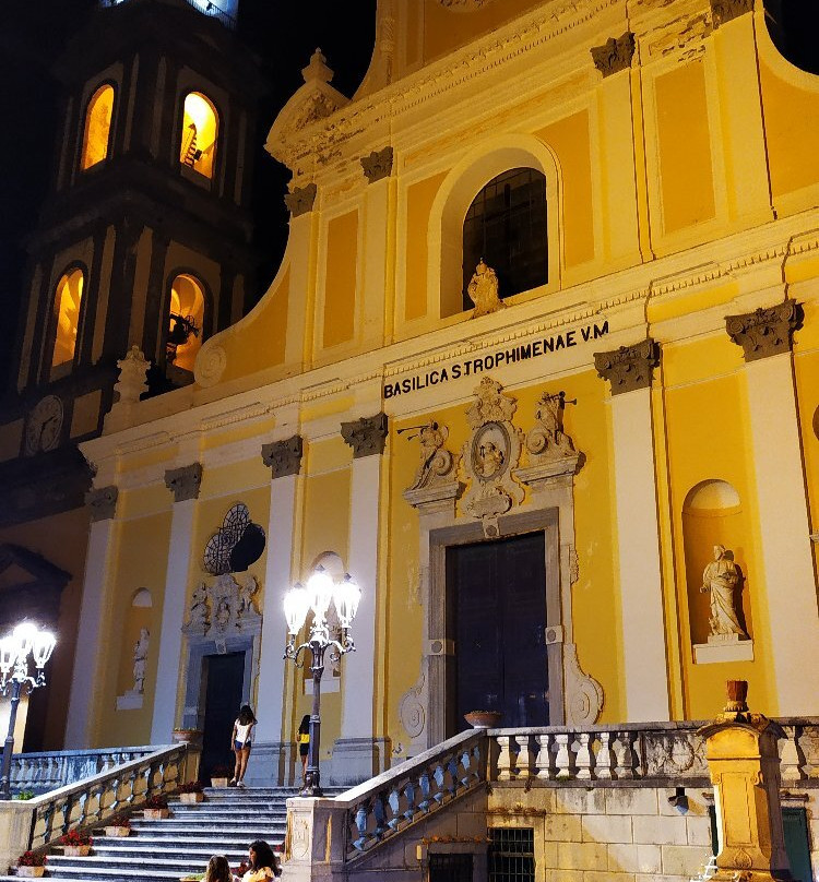 Basilica di Santa Trofimena景点图片