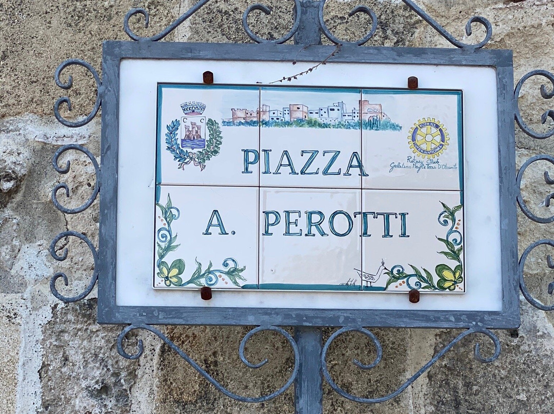Piazza Perotti景点图片