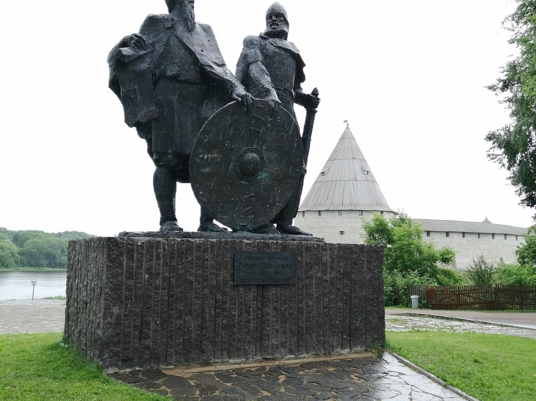 Monument to Ryurik and Veshhiy Oleg景点图片