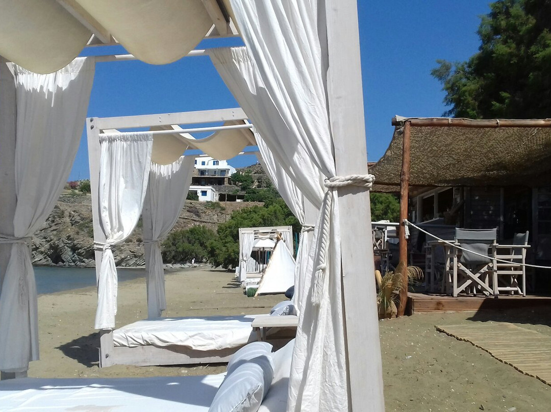 Agios Romanos Beach景点图片