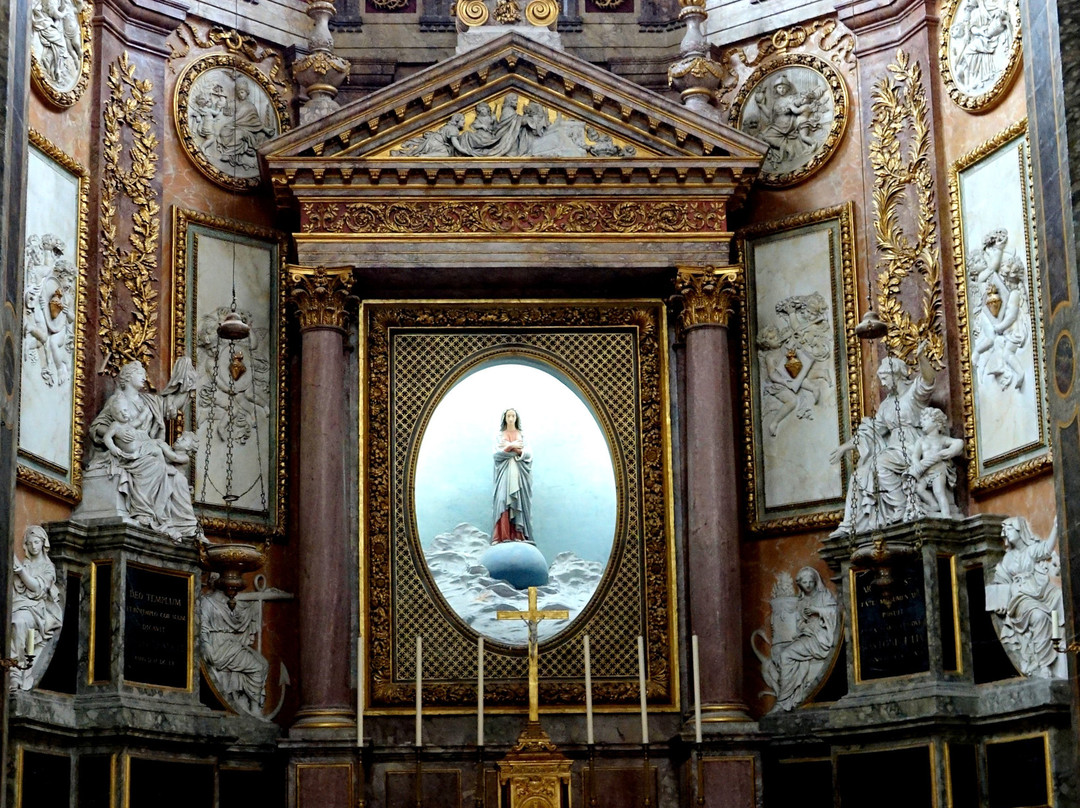 Eglise Saint-Vincent-de-Paul-布洛瓦必去景点
