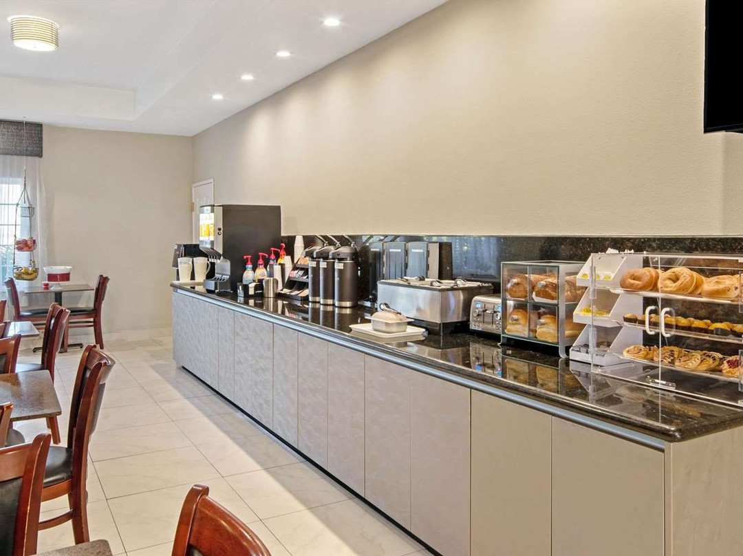 La Quinta Inn Suites By Wyndham Mercedes主图