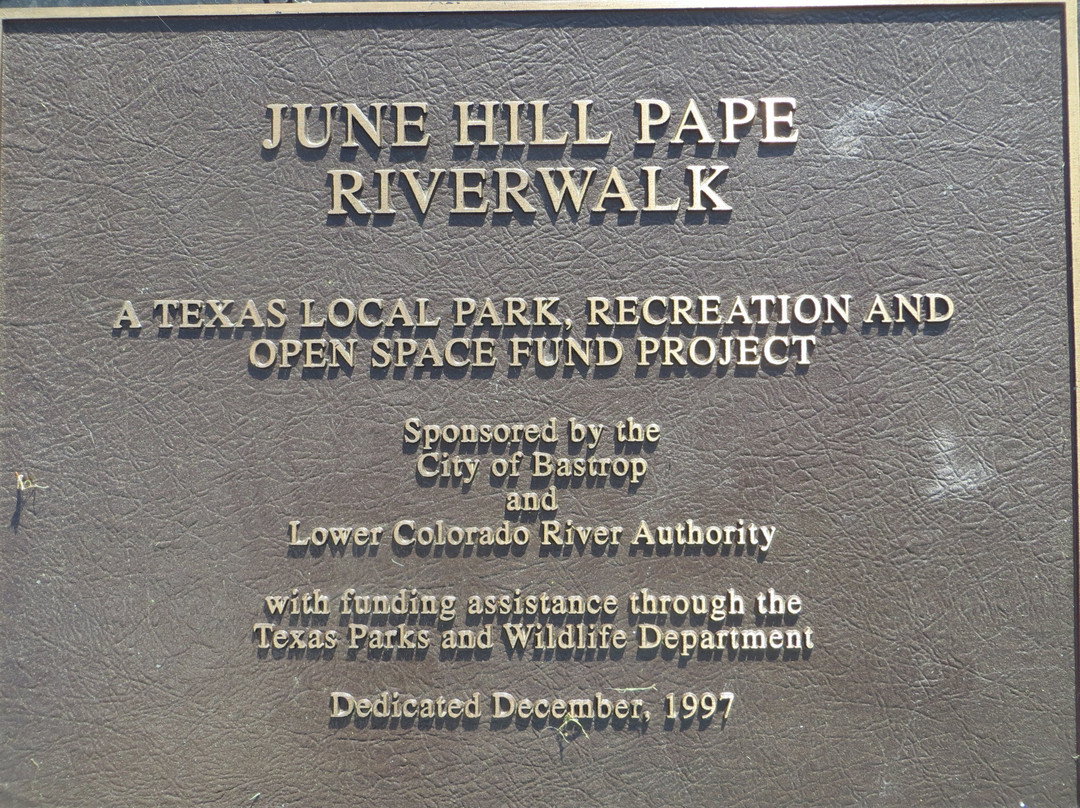 June Hill Pape Riverwalk景点图片