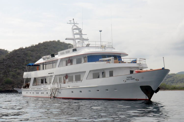Luxury Yacht M/Y Passion-阿约拉港必去景点