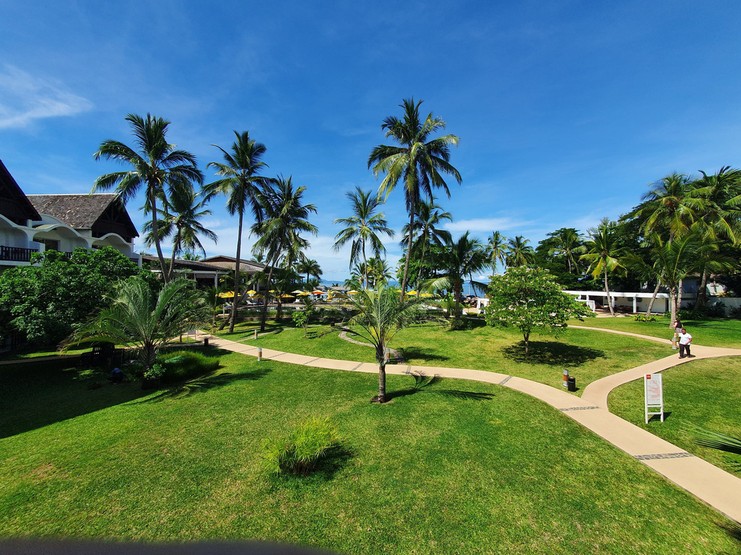 皇家海滩酒店主图