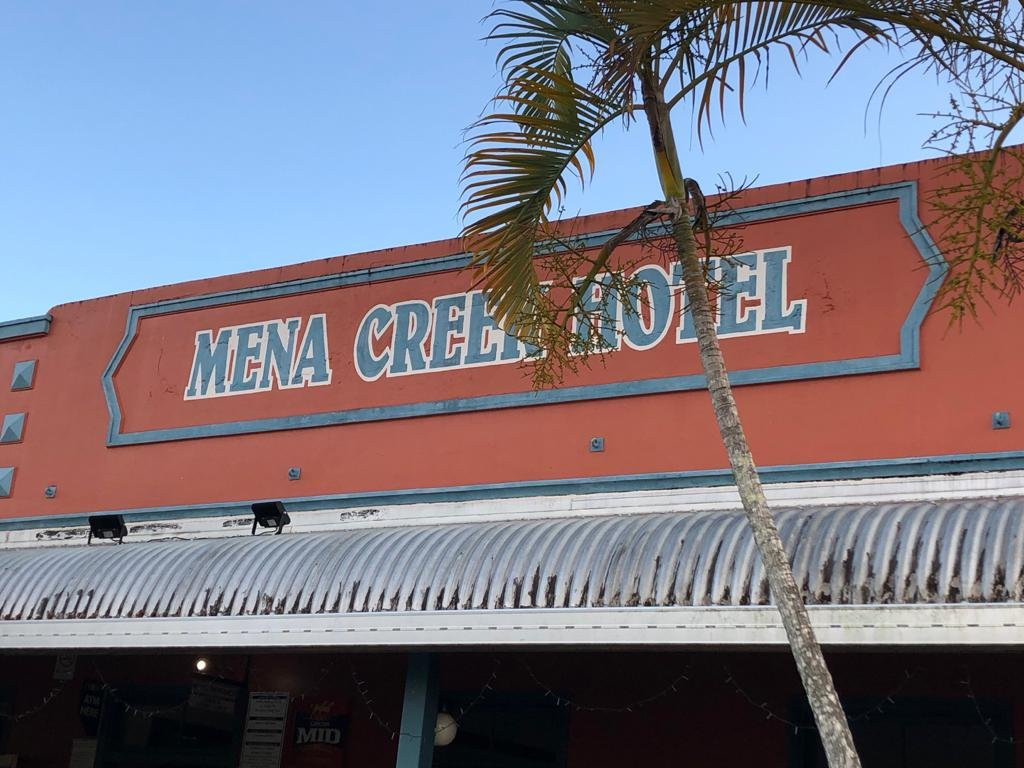 Mena Creek Hotel主图