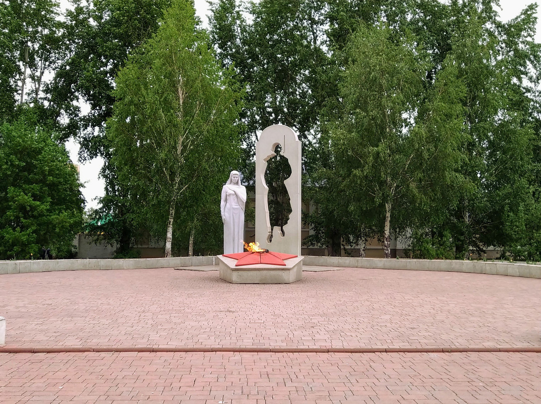 Memorial Complex Vechny Ogon景点图片