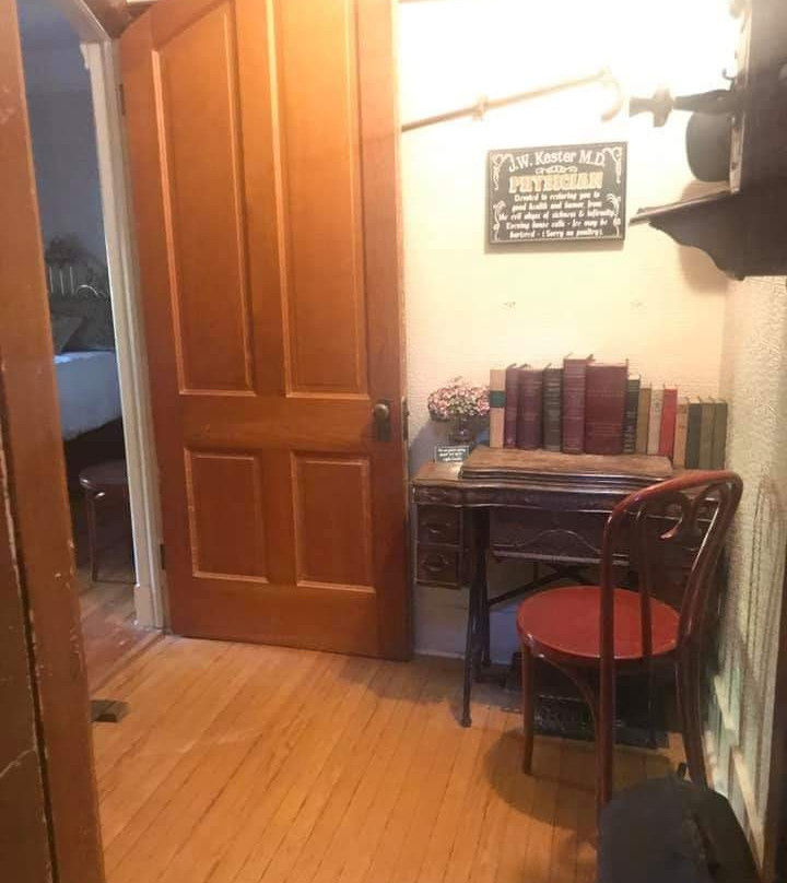 Iron Amethyst Inn & The 2one Speakeasy主图