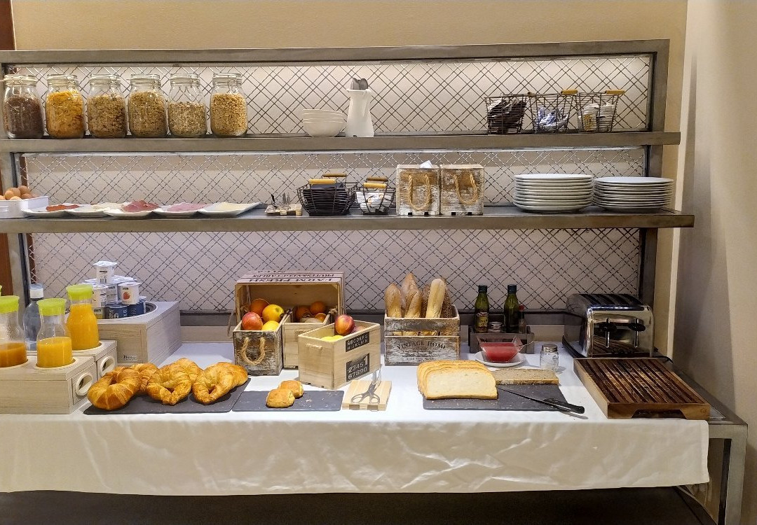 潘普洛纳广场酒店主图