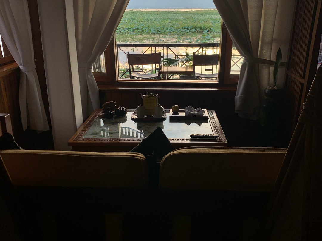 茵莱湖珍宝度假村主图