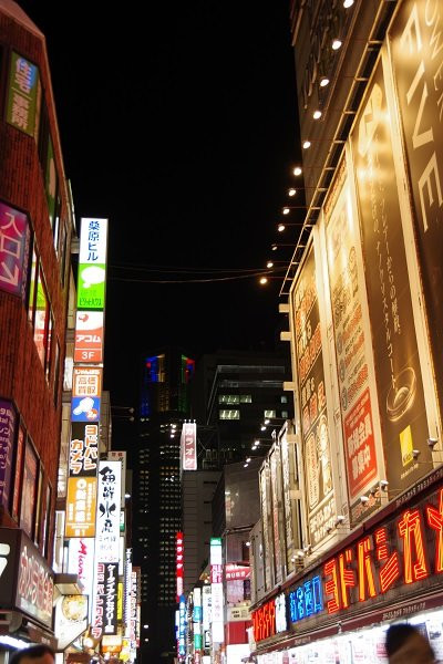 新宿西口照相机街景点图片