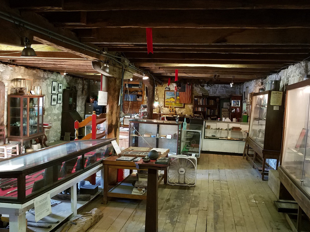 Old Stone Warehouse景点图片