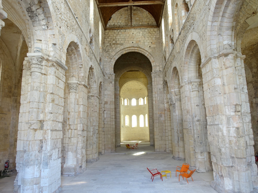 Notre-Dame de Bernay Abbey景点图片