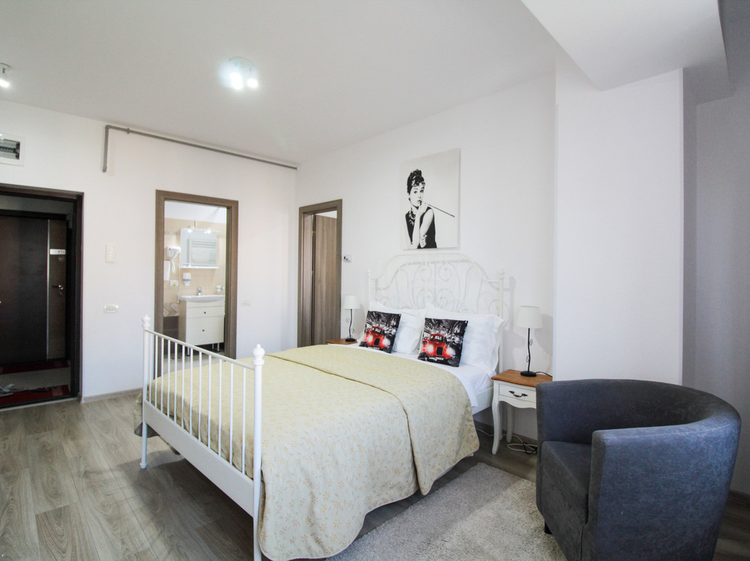 Avenue Parliament主图