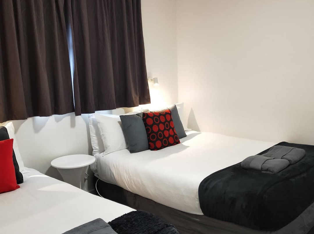 Clyde Apartments主图