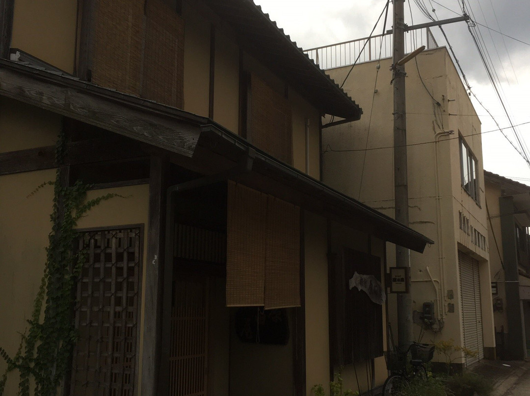 哈拉大雅酒店主图