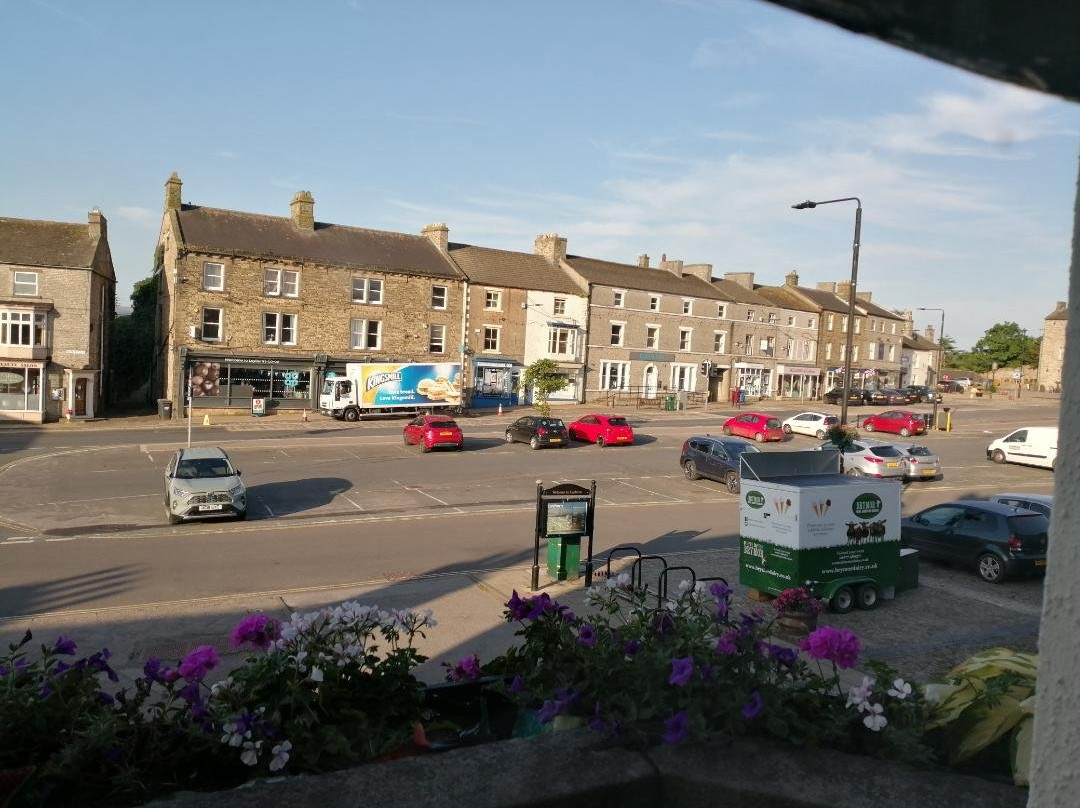 The Golden Lion Hotel主图