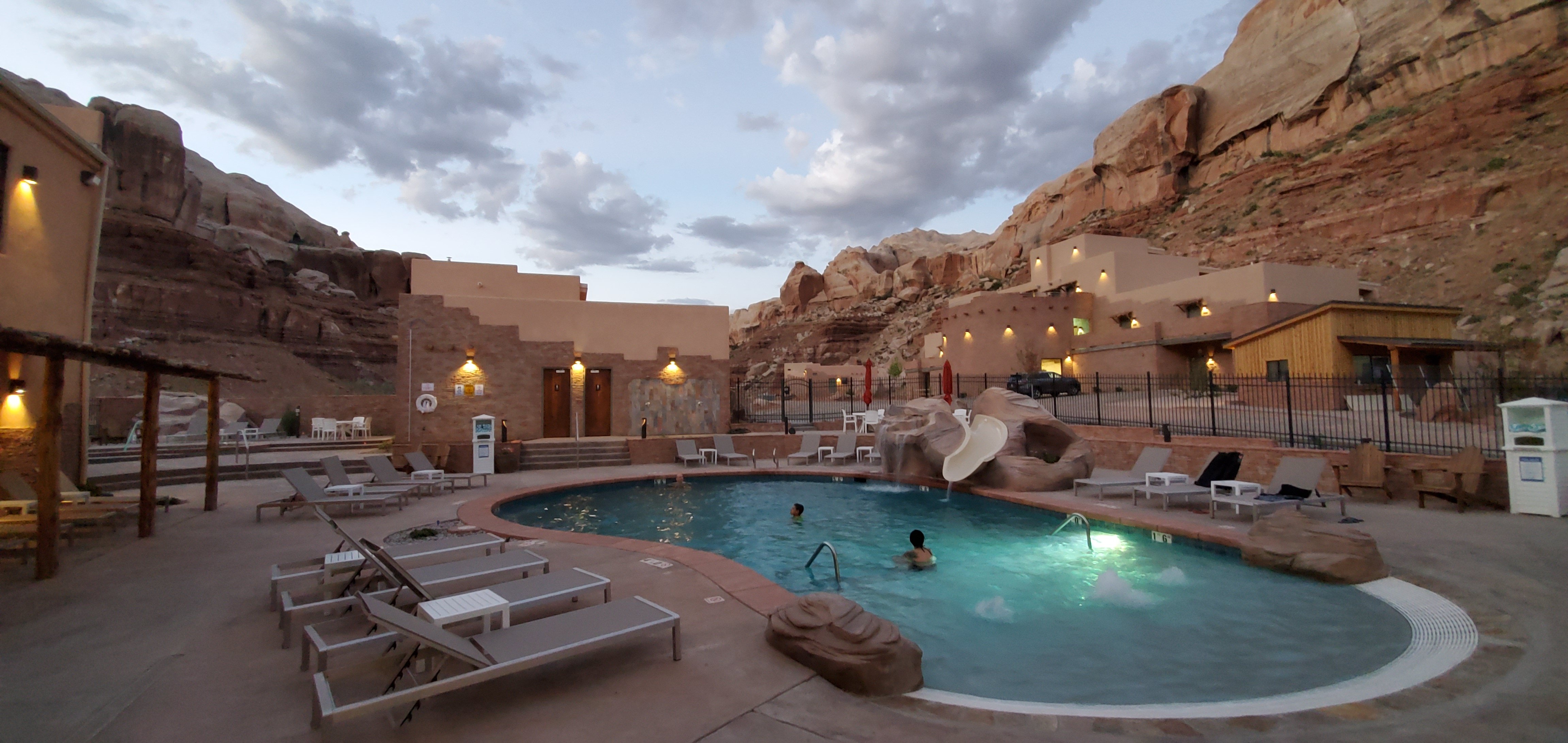 Bluff Dwellings Resort-官方