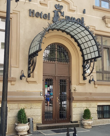 卡罗尔酒店主图