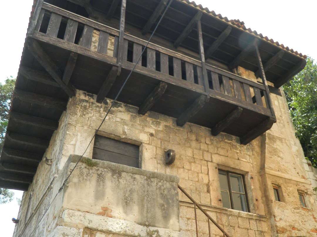 Romanesque House-波雷奇必去景点