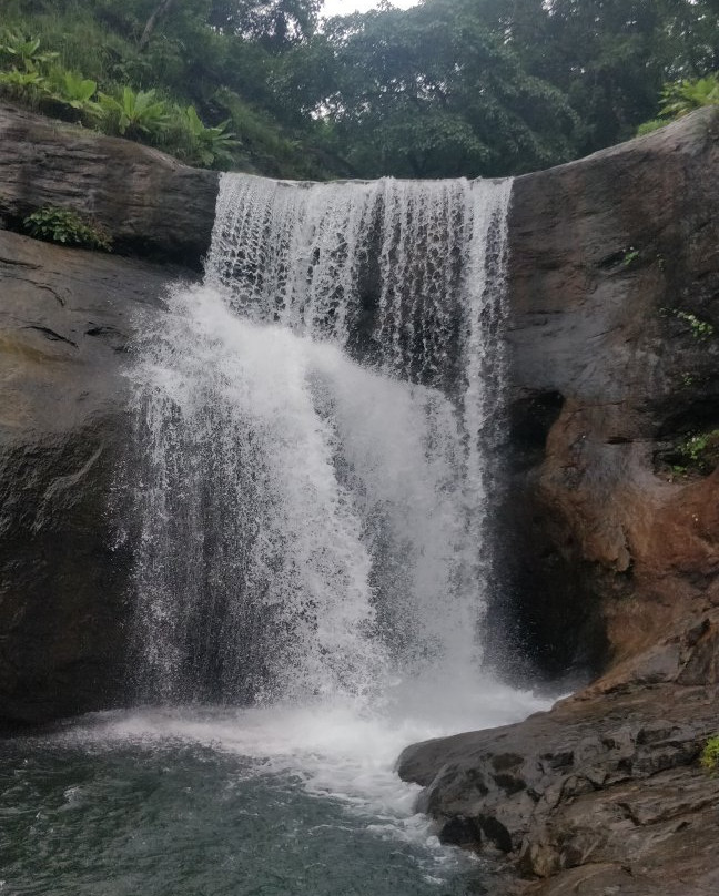 Ezharakund Waterfalls景点图片