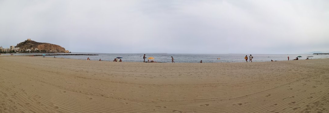 Playa De Poniente景点图片