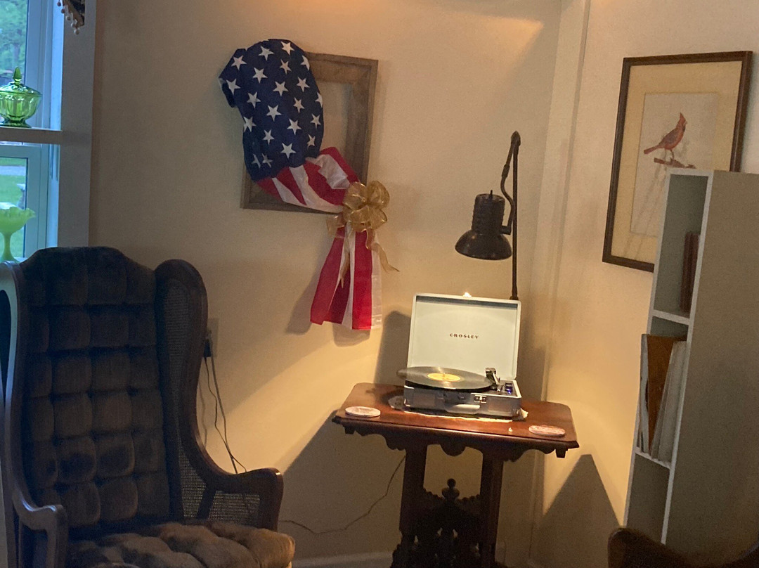 The Cardinal Cafe & Crafts