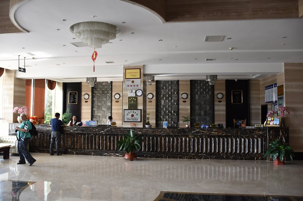 雄诏大酒店主图