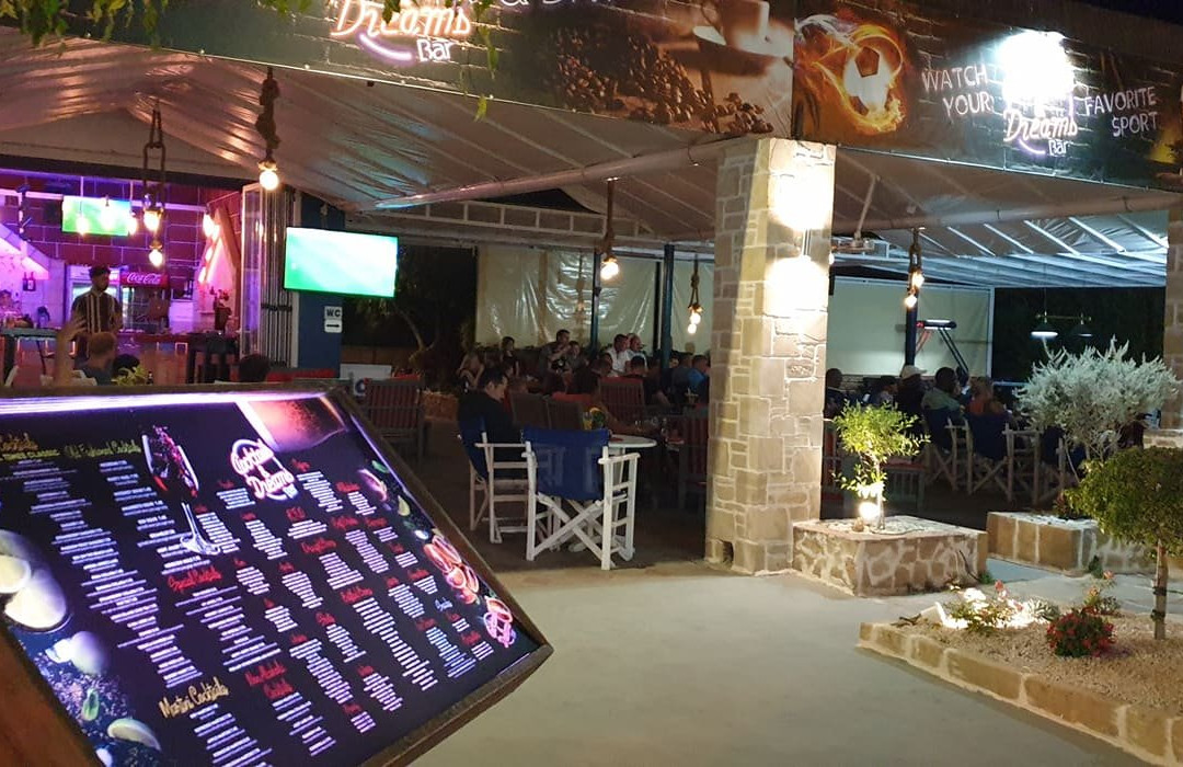 Cocktails & Dreams Lardos