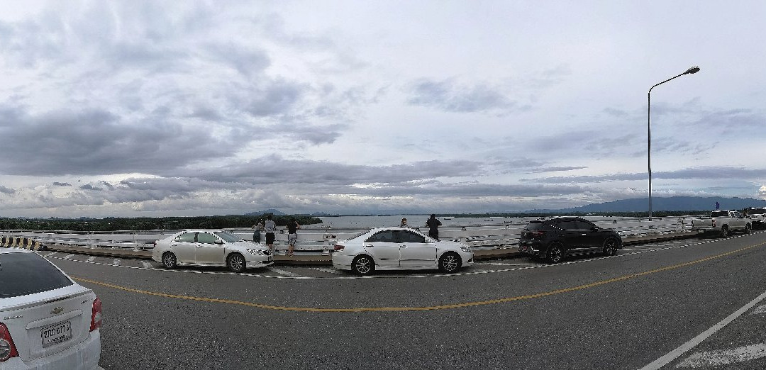 Taksin Maharat Bridge (Laem Singha Bridge)-他迈必去景点