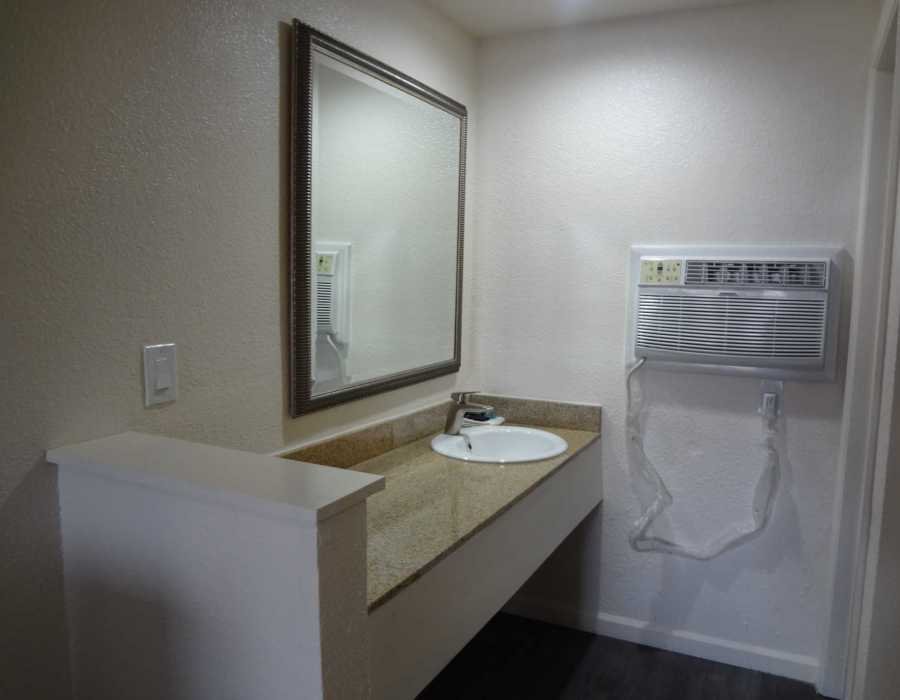 Home Away Inn & Suites-浴室