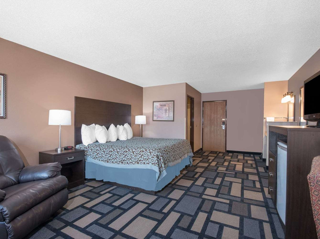 Days Inn by Wyndham Watertown主图