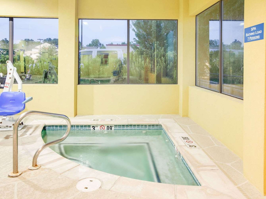 Days Inn & Suites by Wyndham Russellville主图