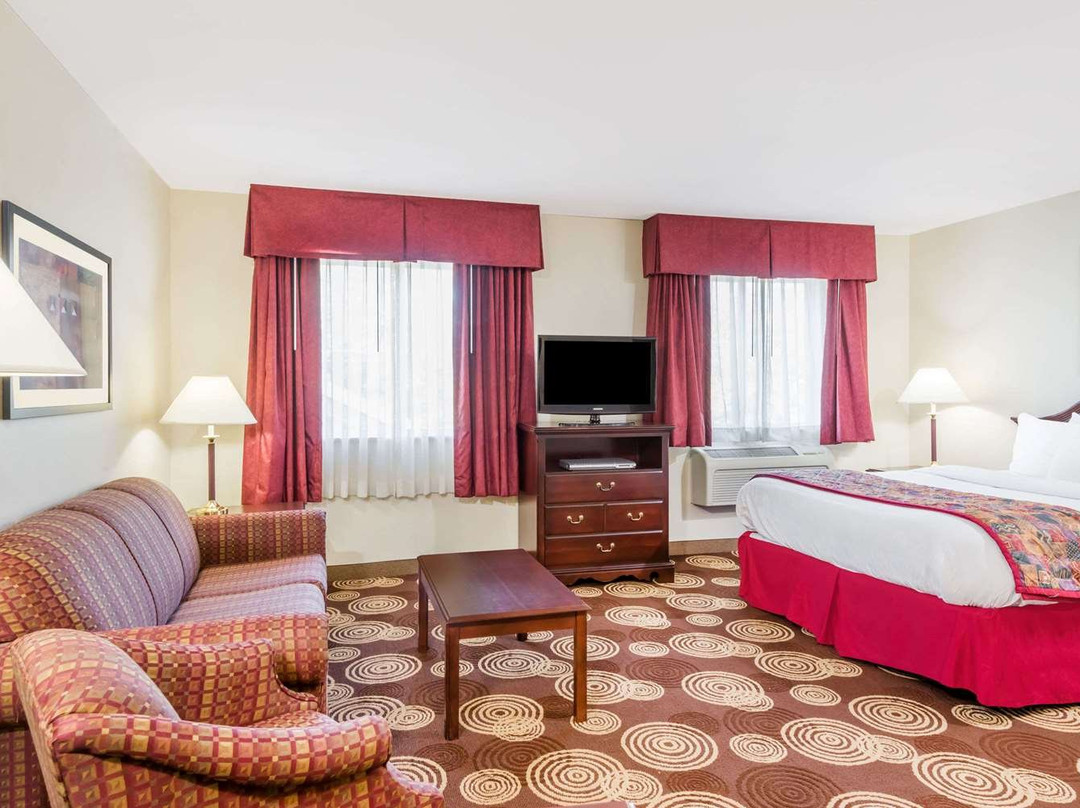 Hawthorn Suites by Wyndham Akron/Seville主图