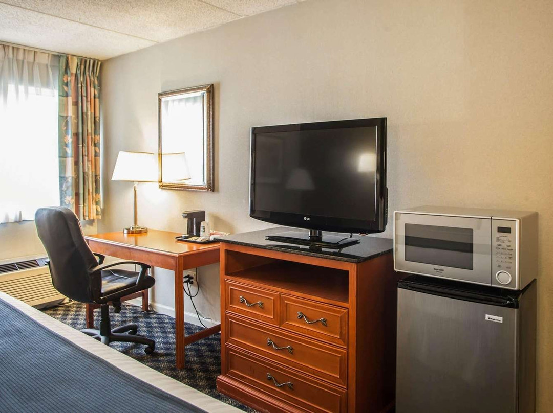 芝加哥圣查尔斯快捷假日酒店主图