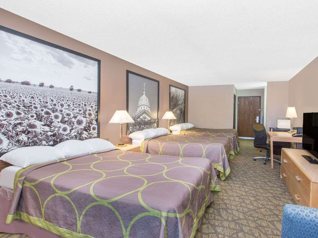 Super 8 by Wyndham Belleville主图