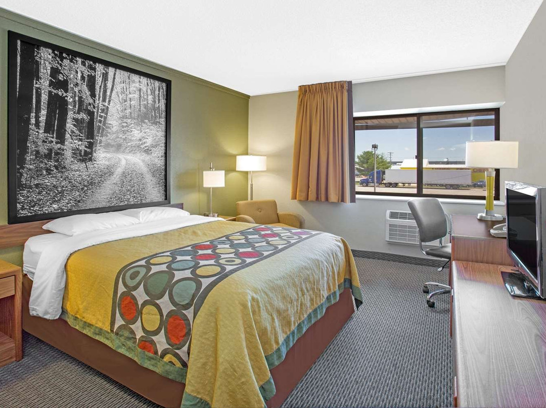 Super 8 by Wyndham Windsor/Madison North主图