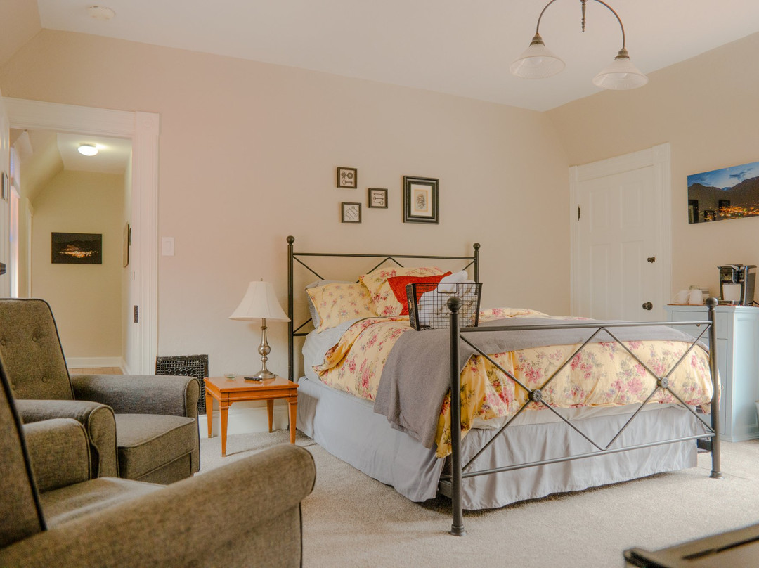 AlpLily Inn Bed and Breakfast