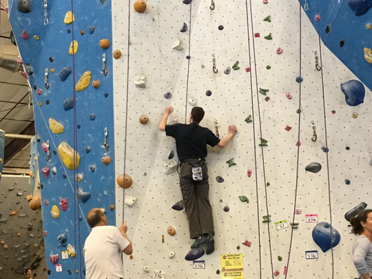 Earth Treks Climbing Centers Golden-戈尔登必去景点