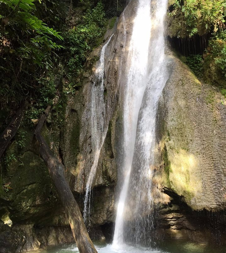 Tad Mok Waterfall景点图片