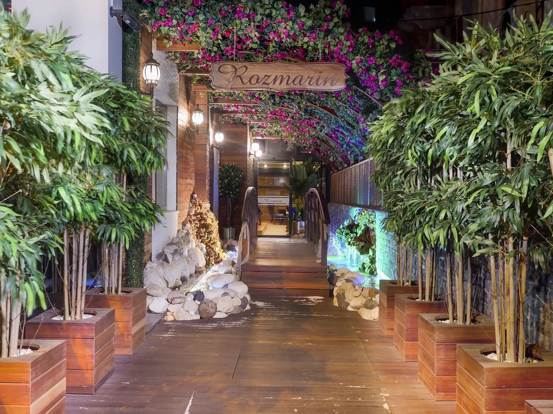 End Glory Hotel主图