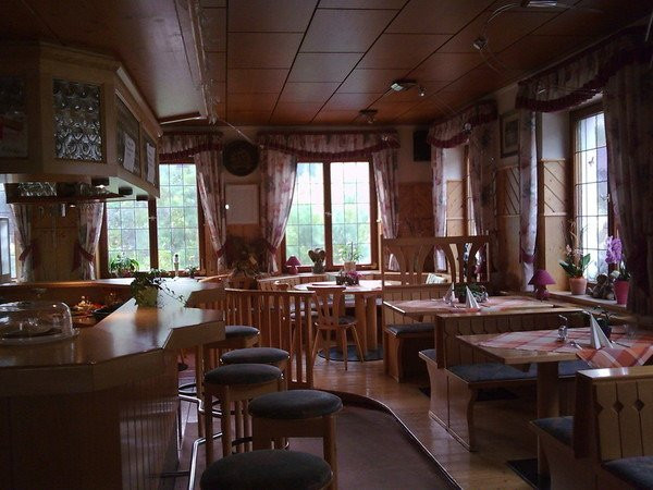 Schenkenzell餐馆和美食-Gasthaus ADLER Ortsteil Rötenbach