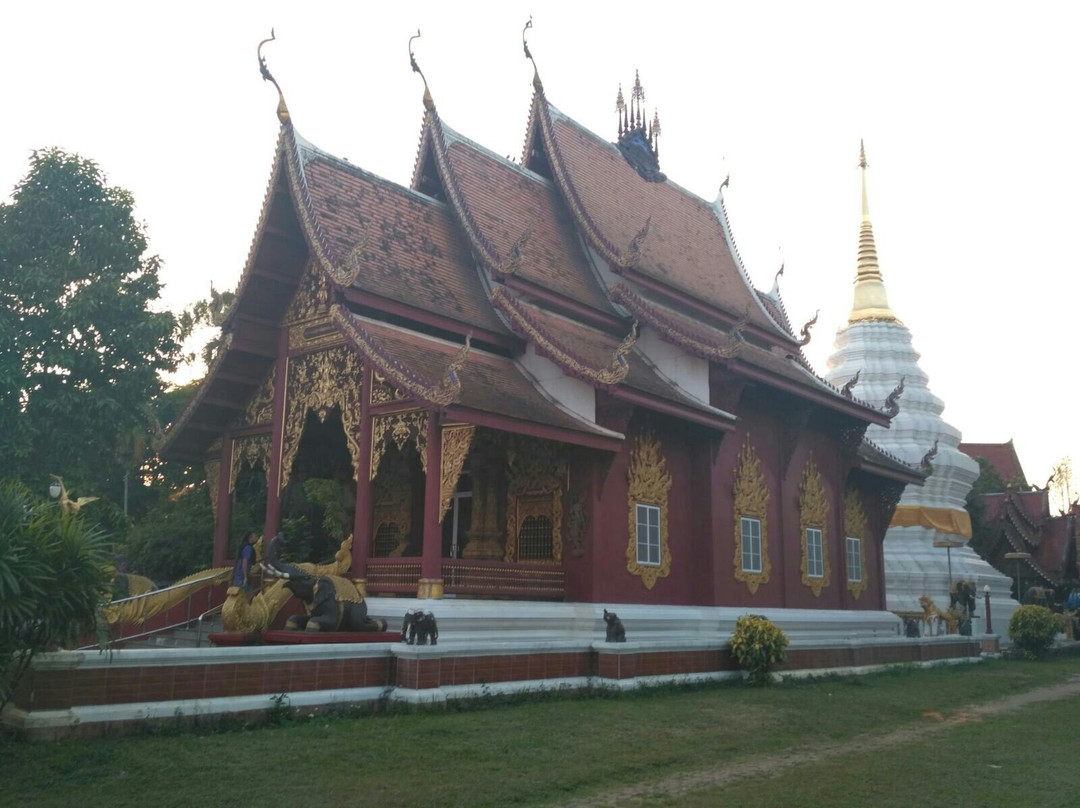 Wat Chedi Ngam Temple-芳县必去景点