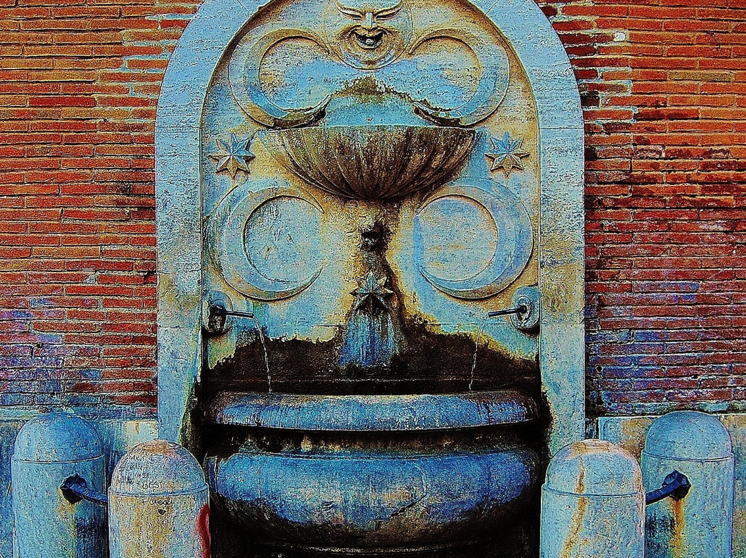 Fontana delle Cinque Lune-菲乌米奇诺必去景点