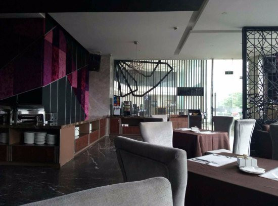 铂晶大酒店主图