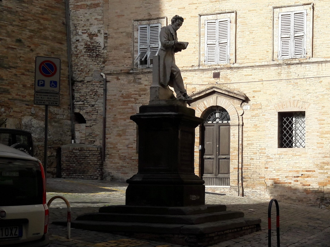 Statua di Giacomo Leopardi景点图片