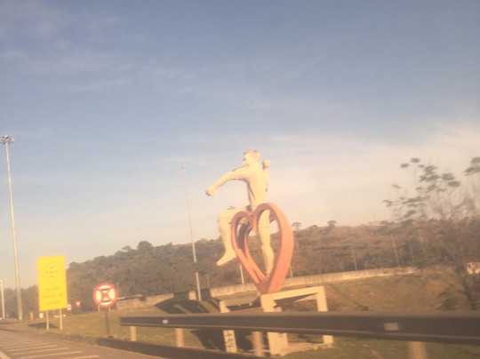 Pele Monument-Tres Coracoes必去景点