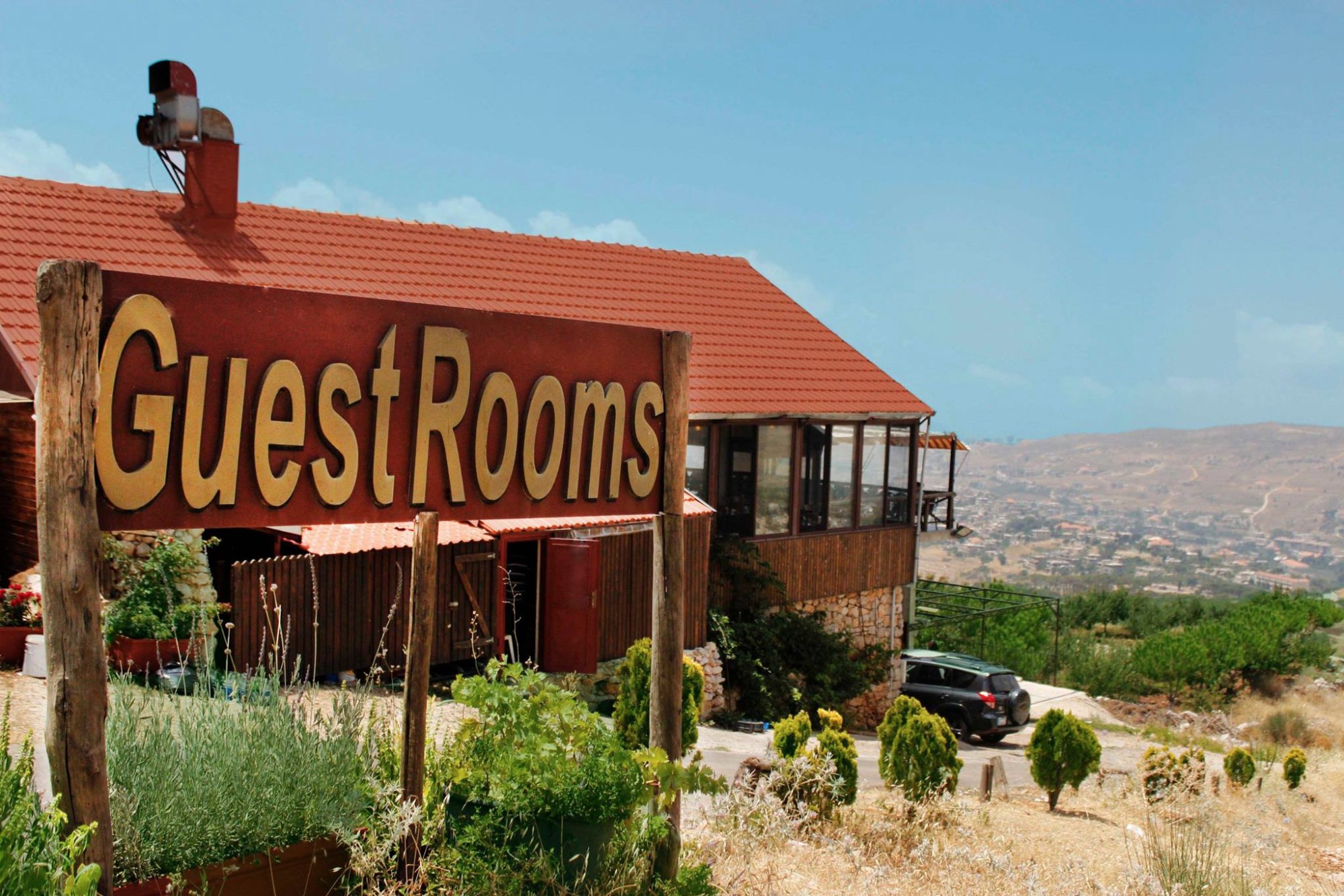 Tourist Restaurant & Guest House-浴室